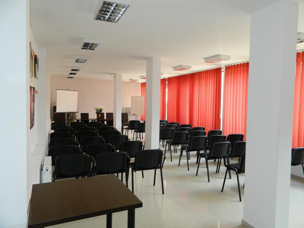 Hotel Razvan Bukarest Exteriör bild