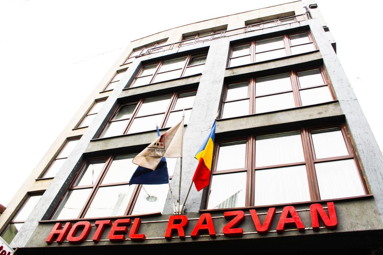 Hotel Razvan Bukarest Exteriör bild