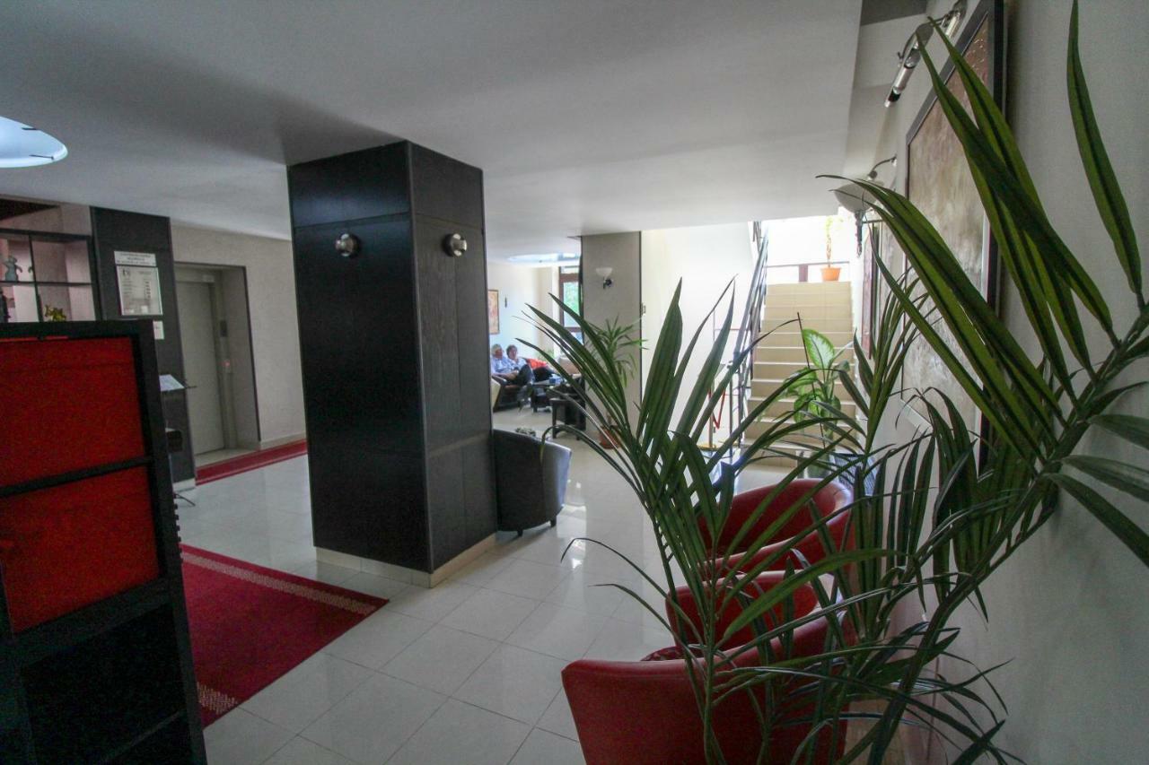 Hotel Razvan Bukarest Exteriör bild