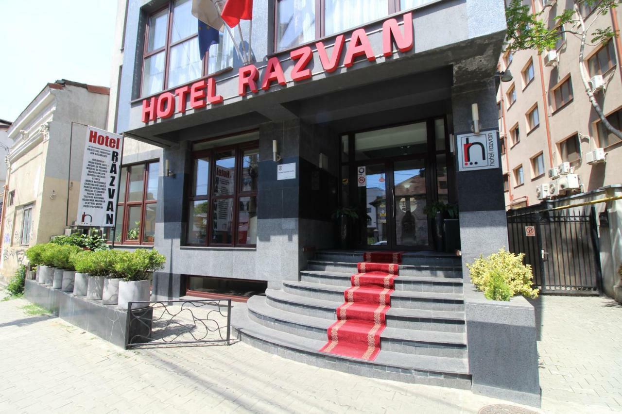 Hotel Razvan Bukarest Exteriör bild