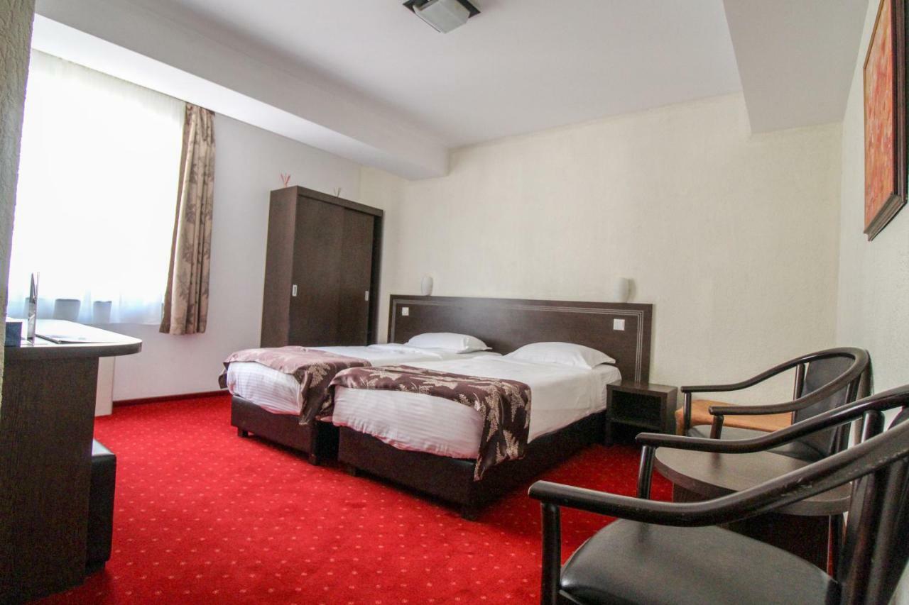 Hotel Razvan Bukarest Exteriör bild