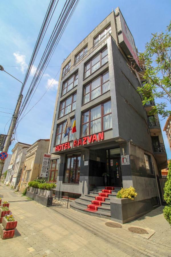 Hotel Razvan Bukarest Exteriör bild