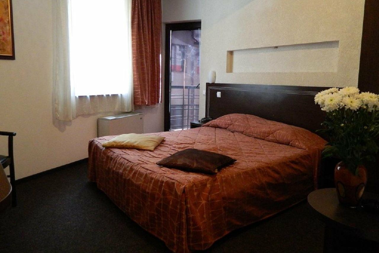 Hotel Razvan Bukarest Exteriör bild
