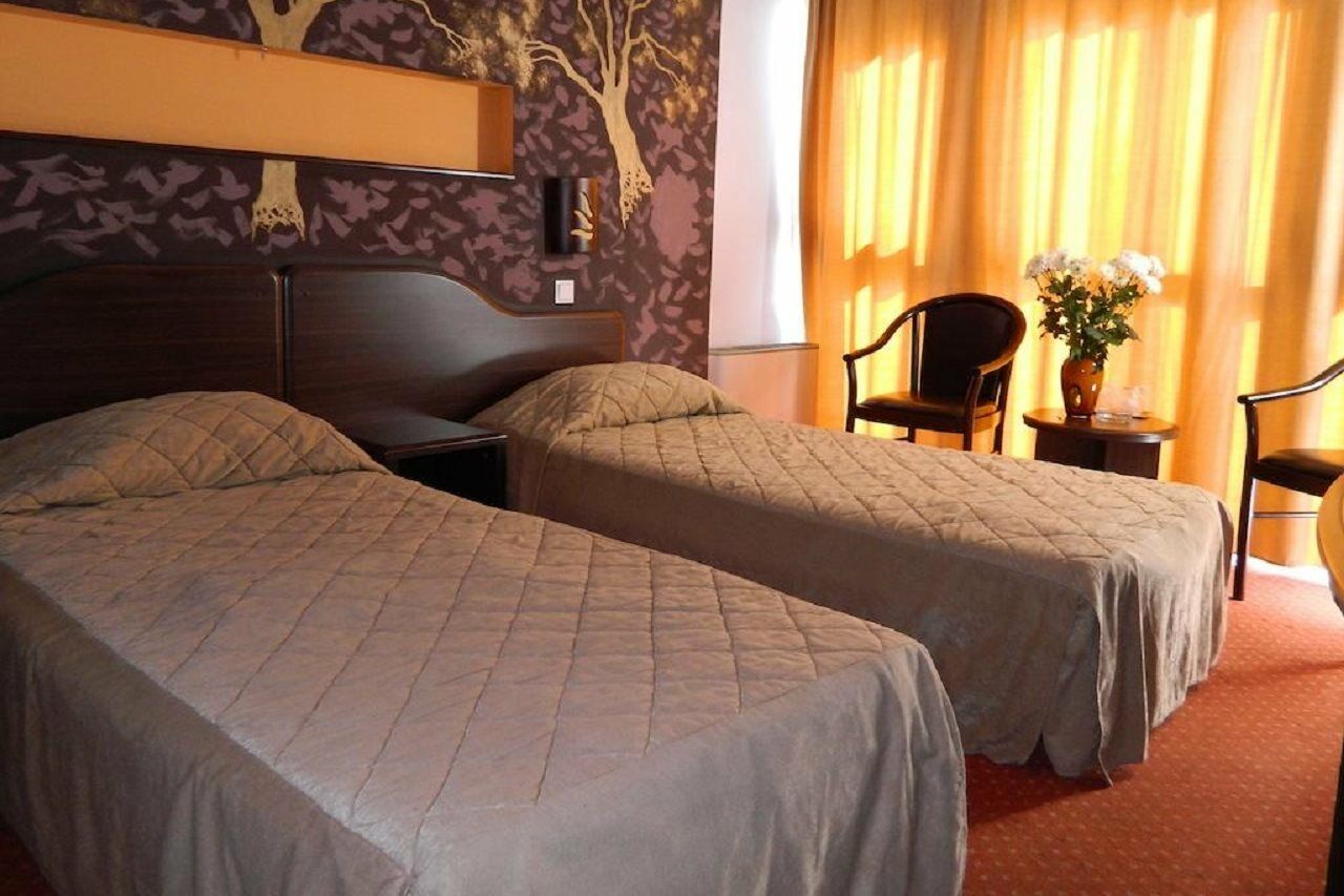 Hotel Razvan Bukarest Exteriör bild