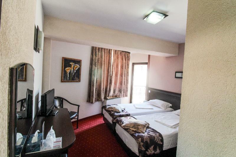 Hotel Razvan Bukarest Exteriör bild