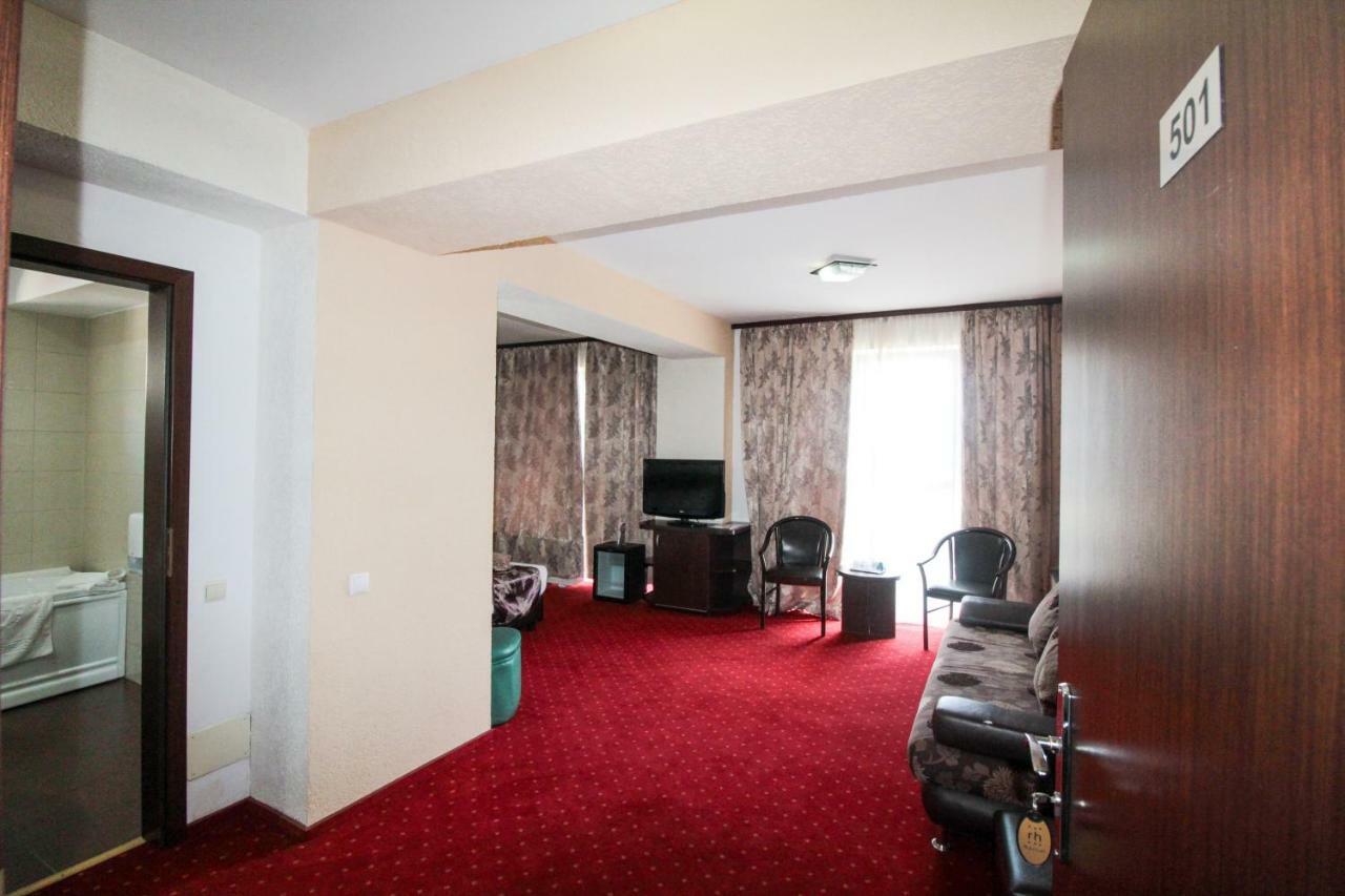 Hotel Razvan Bukarest Exteriör bild
